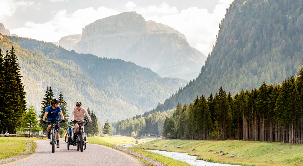 Cycle path in the valley 